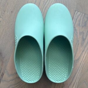 Pistachio Calzuro Clogs